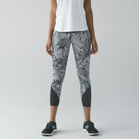 EUC Lululemon Goal Crusher 7/8 Tight - Picture 2 of 6